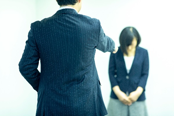 【これってパワハラ?】2022年4月から中小企業も義務化されるパワハラ防止法!実際のお悩みから対策を考える