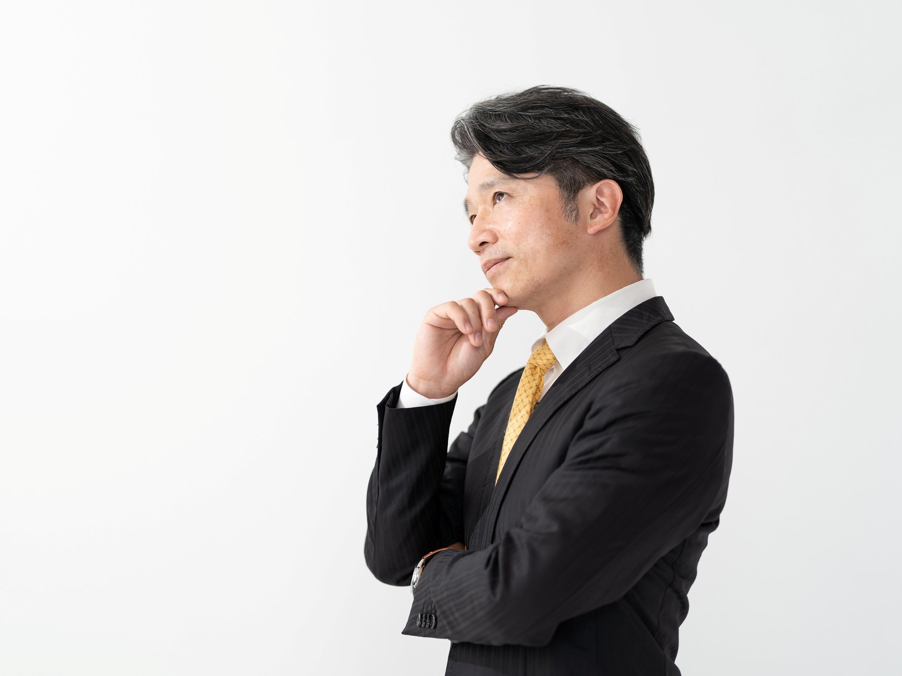 悩む経営者