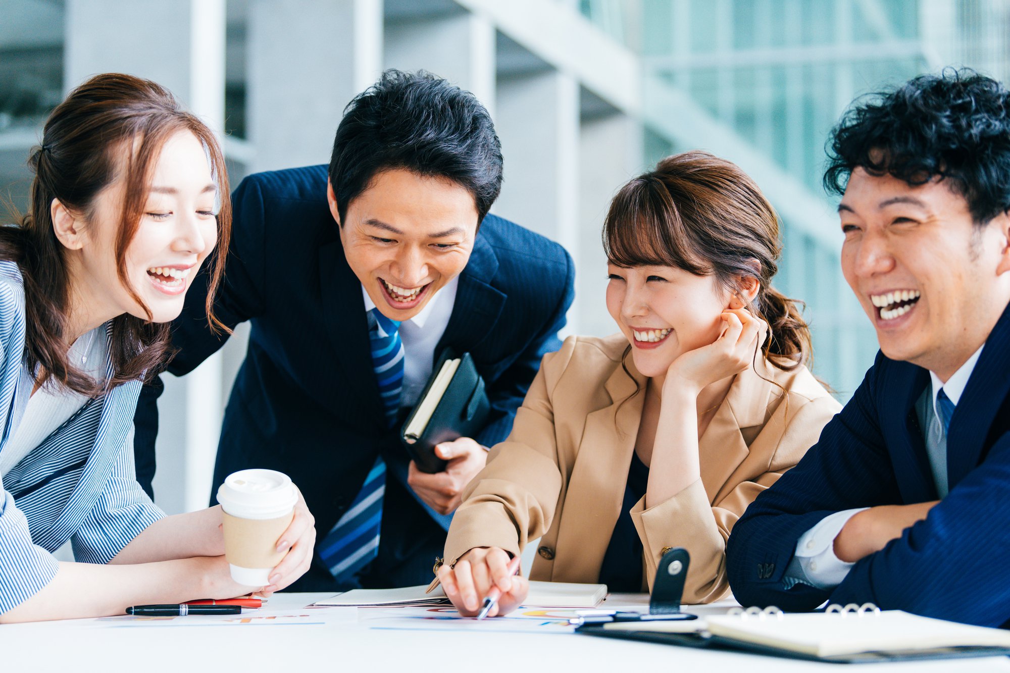会話する社員