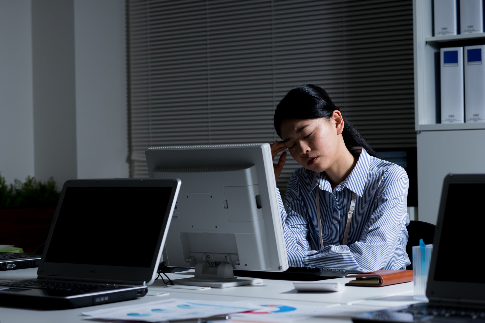 ブラック企業で働く女性