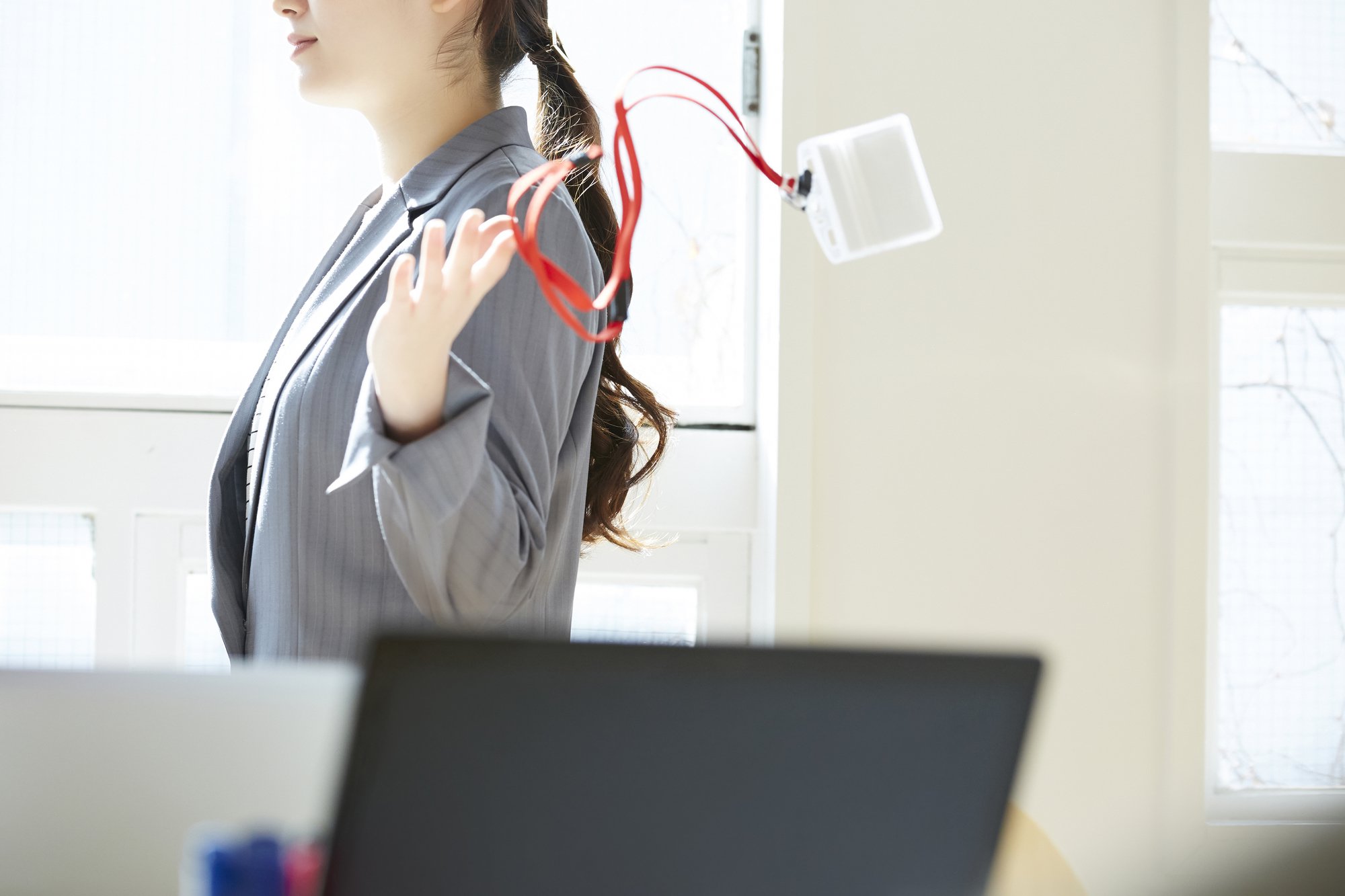 退職する女性